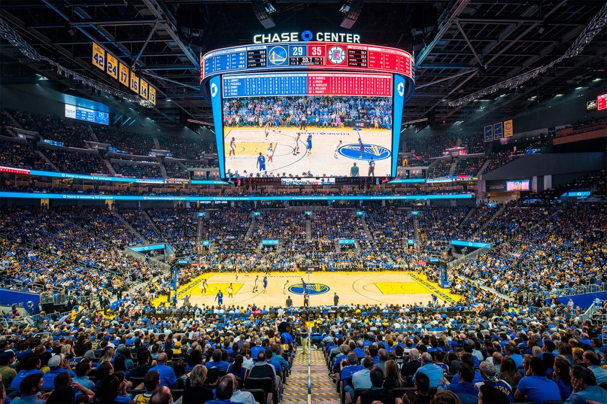 Vue centrale au Chase center lors d'un match de NBA des Golden State Warriors