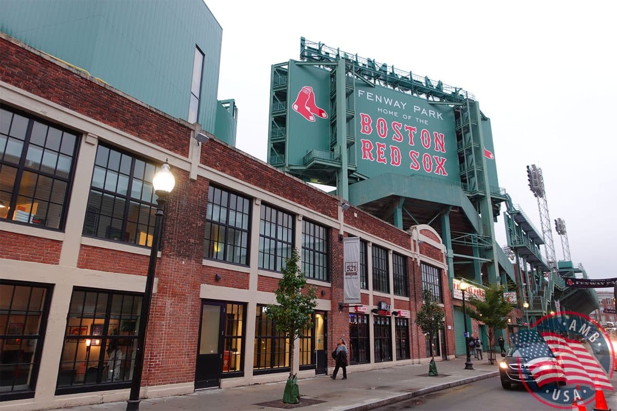 Entrée du Fenway Park