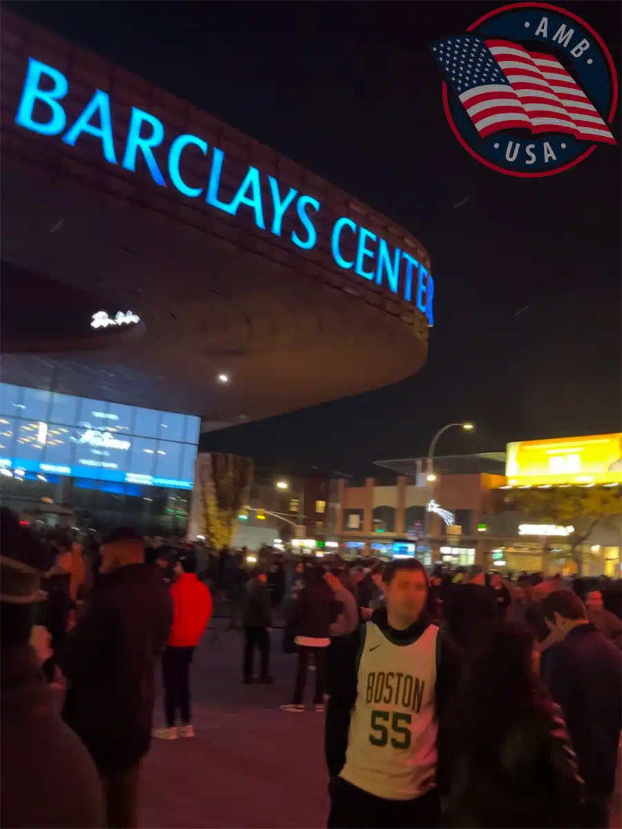 Foule les soirs de match des Brooklyn Nets devant le Barclays Center